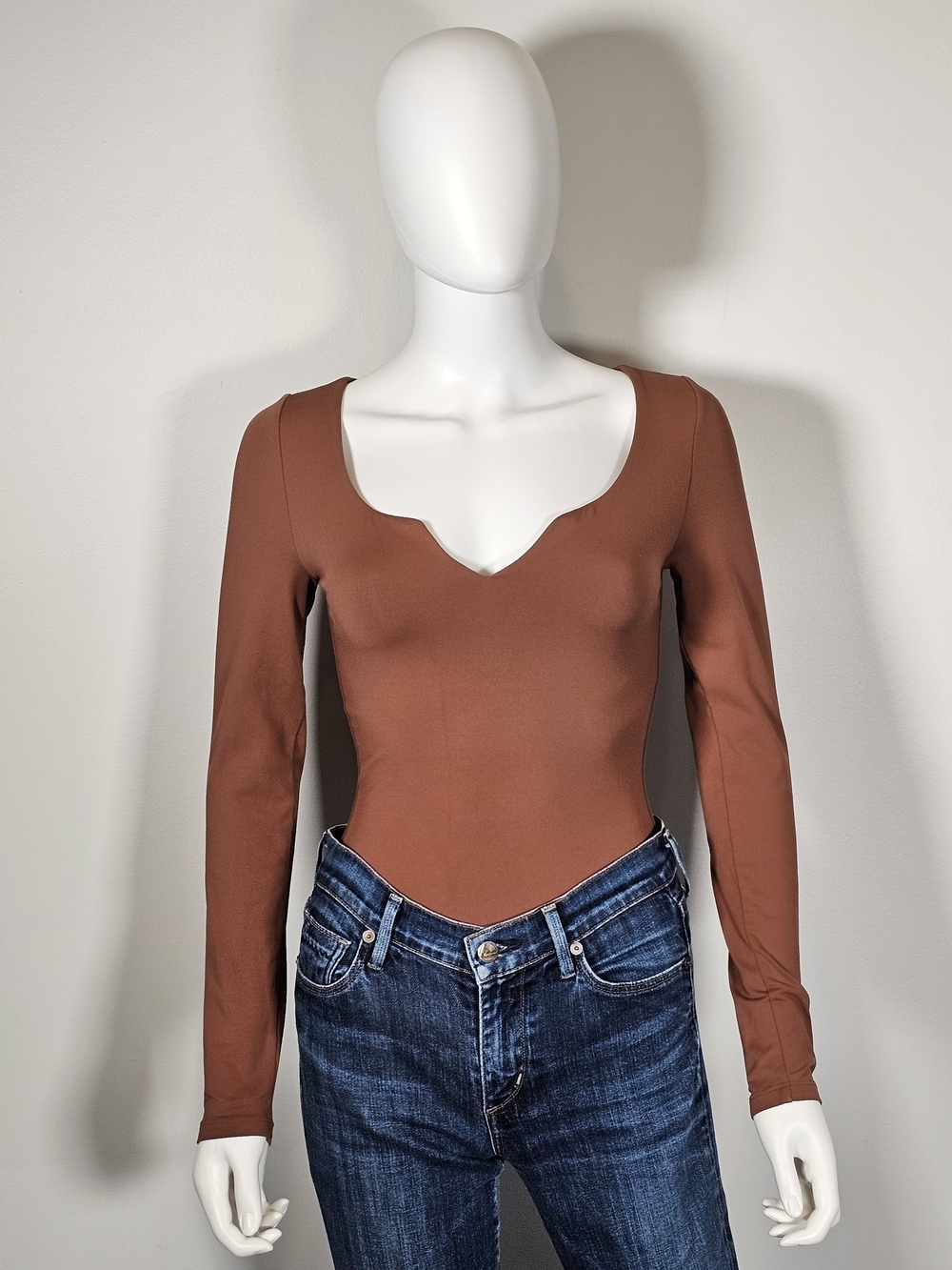 Babaton Aritzia Rust Long-Sleeve Scoop Neck Bodysuit Sz S